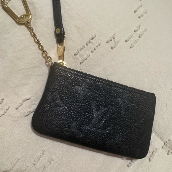 Louis Vuitton Black Textured Key Holder - Picture 2 of 4